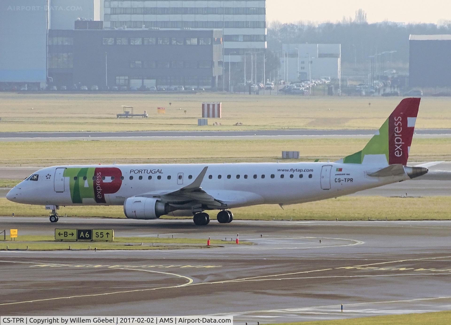 CS-TPR, 2011 Embraer 190LR (ERJ-190-100LR) C/N 19000460, Taxi to the runway for take off