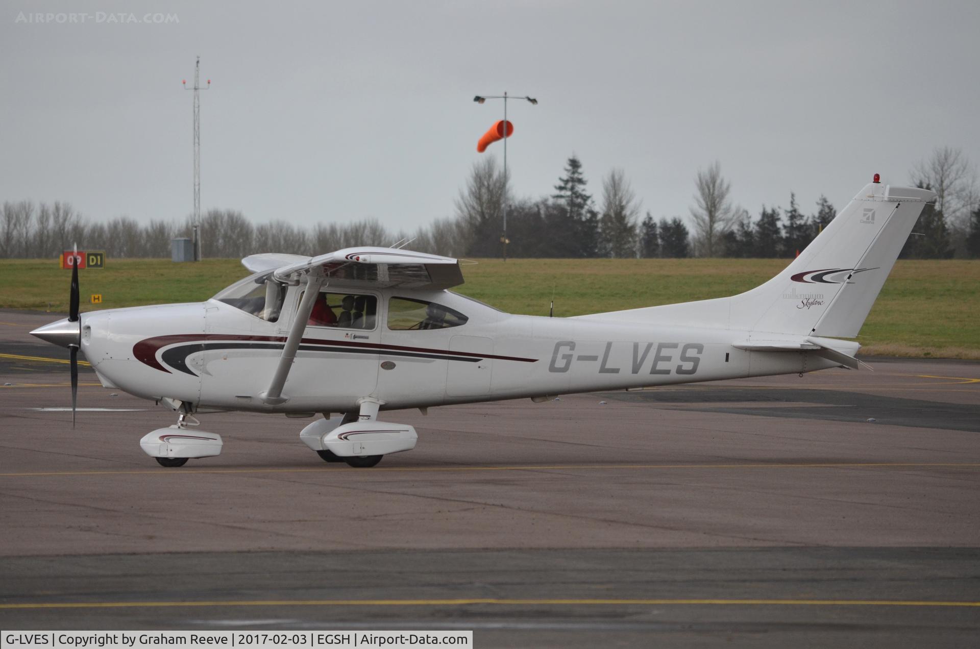 G-LVES, 2000 Cessna 182S Skylane C/N 182-80741, Just landed at Norwich.