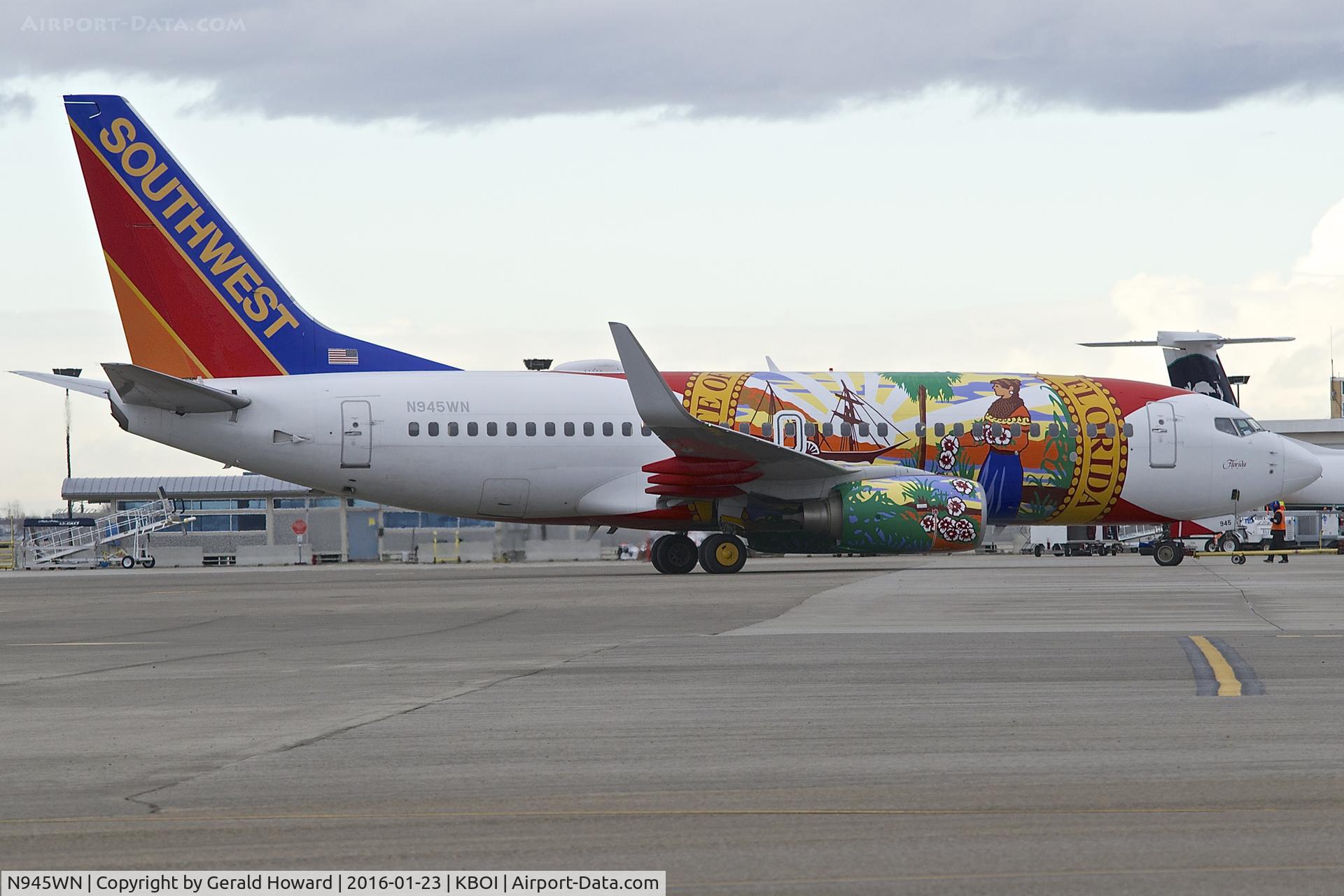 N945WN, 2010 Boeing 737-7H4 C/N 36660, Being pushed back from the gate.