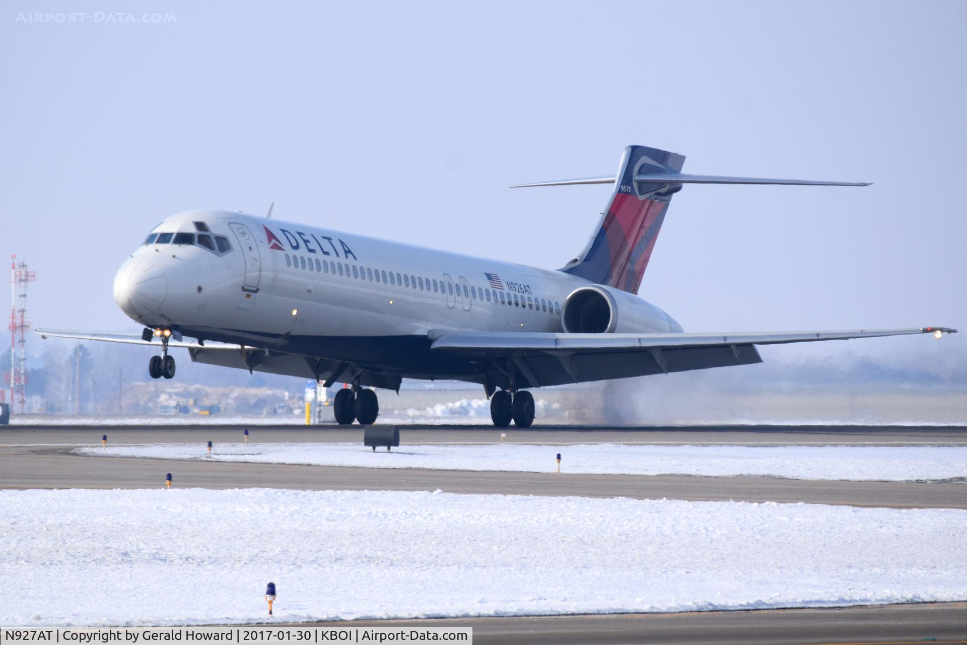 N927AT, 2000 Boeing 717-200 C/N 55077, Landing RWY 10L.