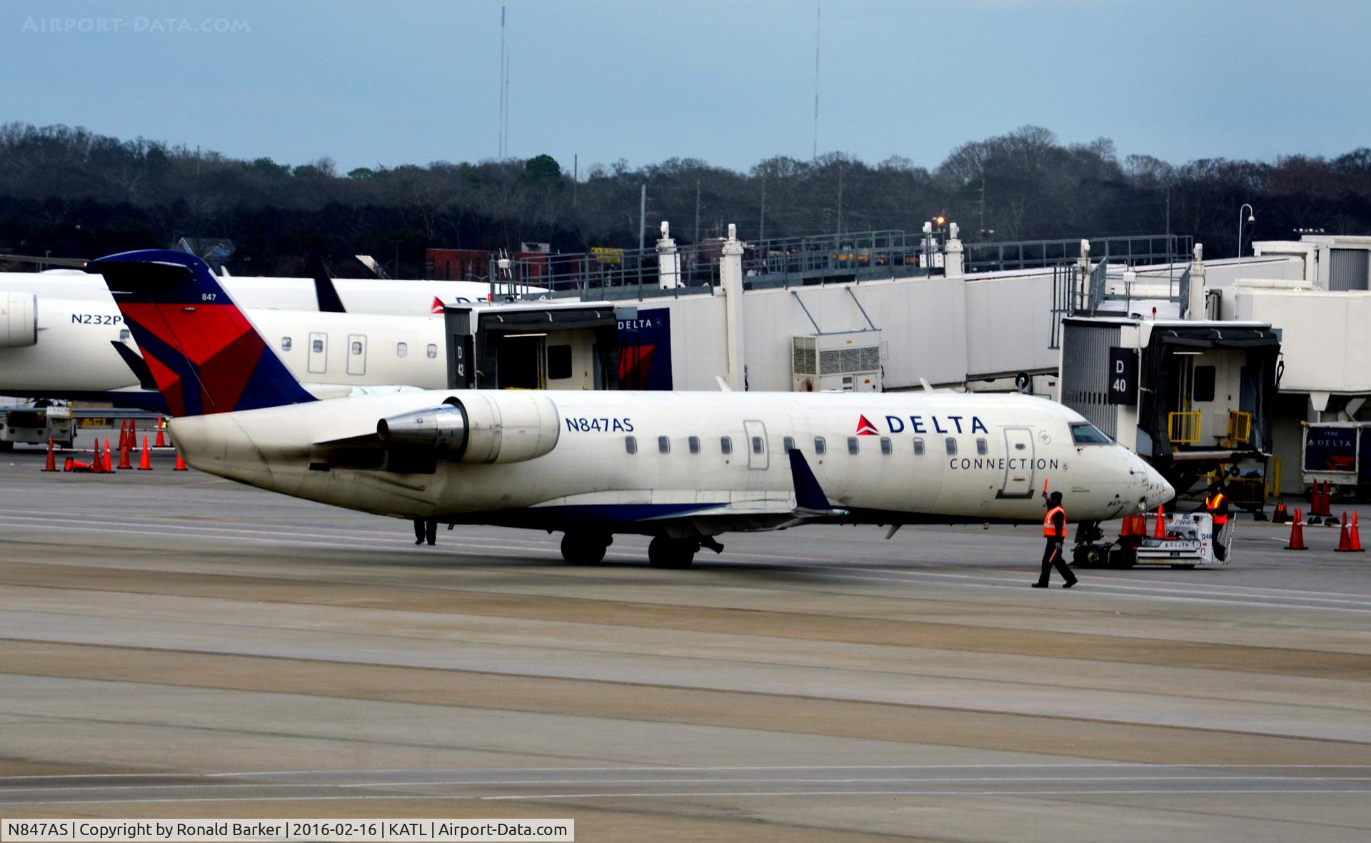 N847AS, 1999 Bombardier CRJ-200ER (CL-600-2B19) C/N 7335, Pushback Atlanta