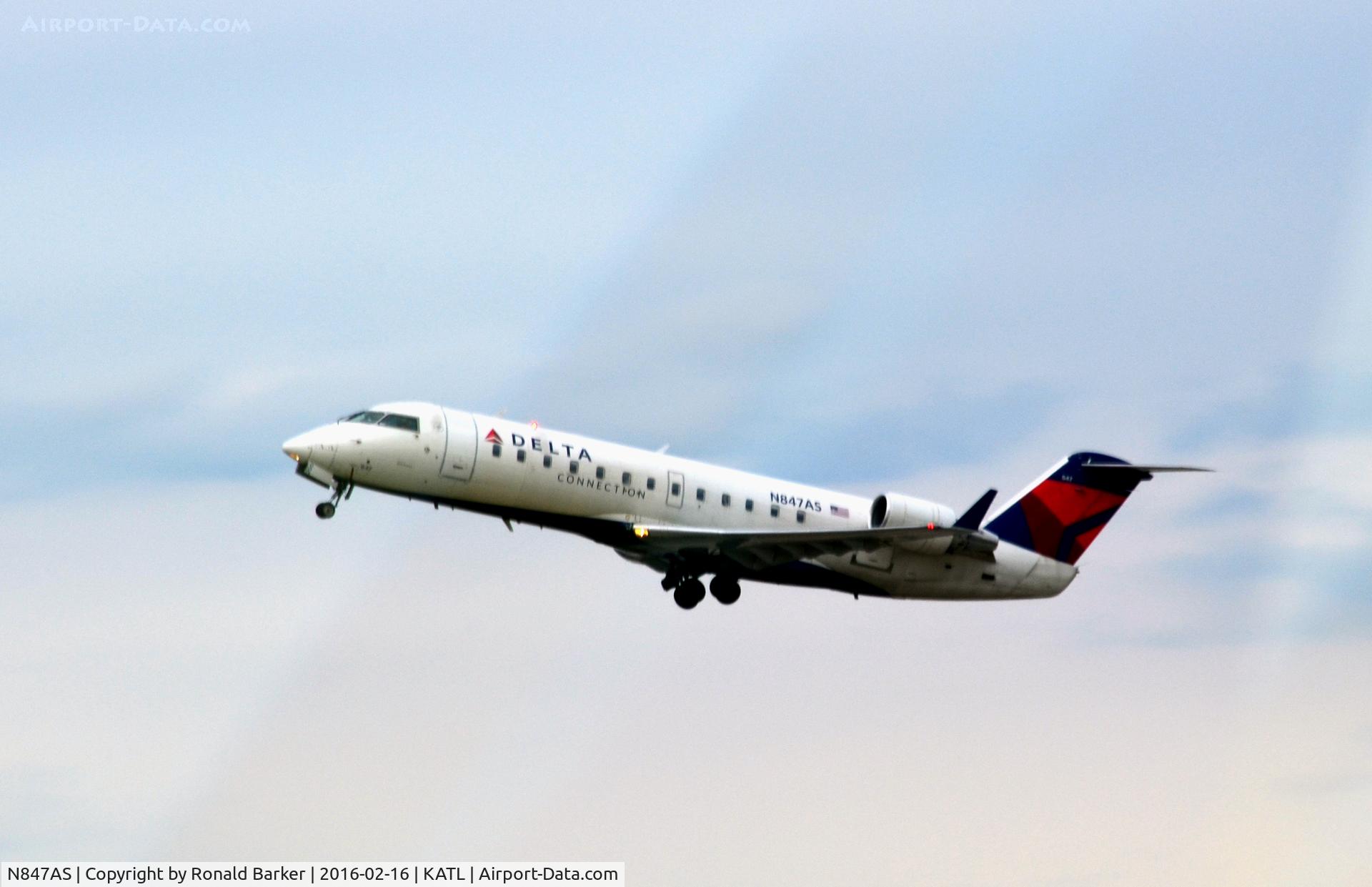 N847AS, 1999 Bombardier CRJ-200ER (CL-600-2B19) C/N 7335, Takeoff Atlanta