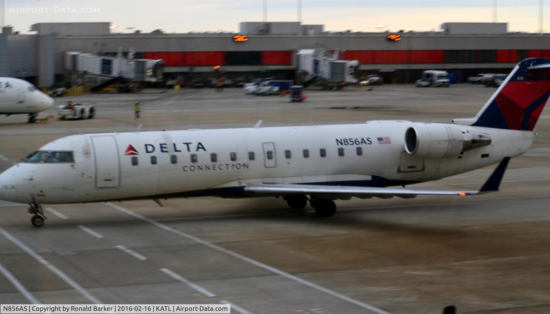 N856AS, 2000 Bombardier CRJ-200ER (CL-600-2B19) C/N 7404, Taxi Atlanta