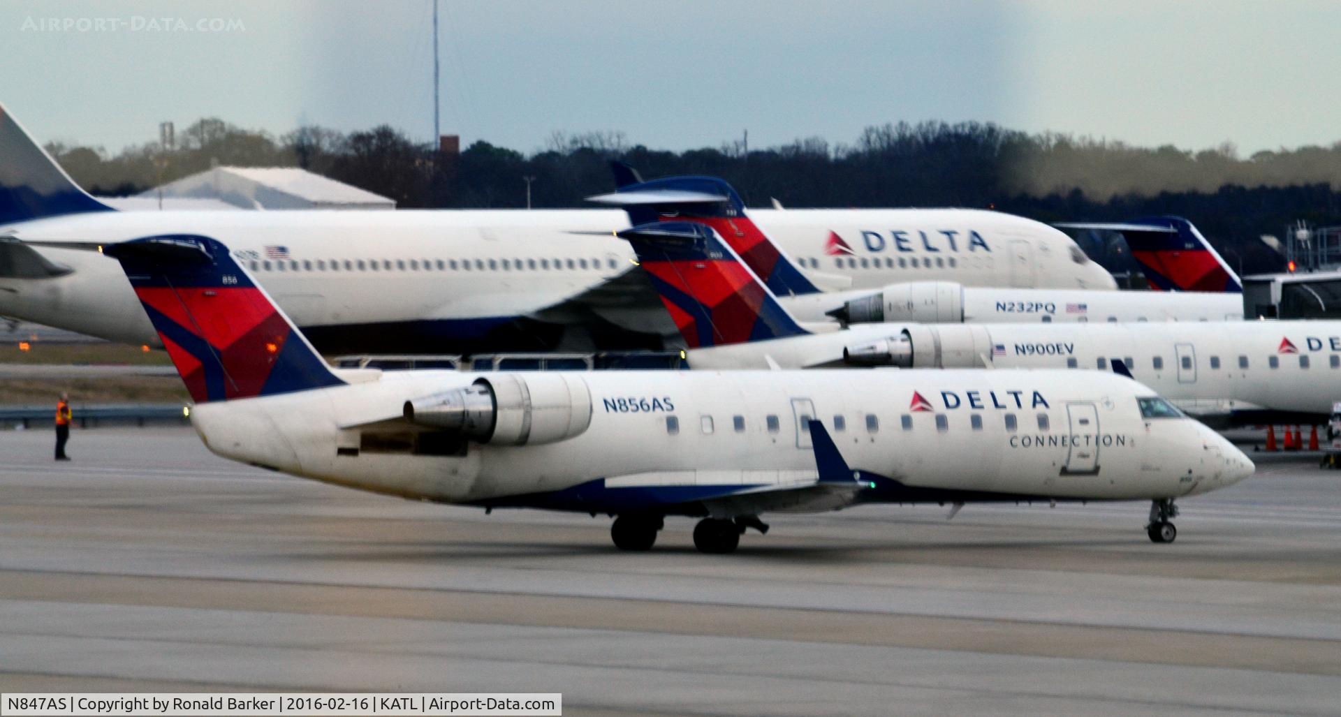 N847AS, 1999 Bombardier CRJ-200ER (CL-600-2B19) C/N 7335, Taxi Atlanta
