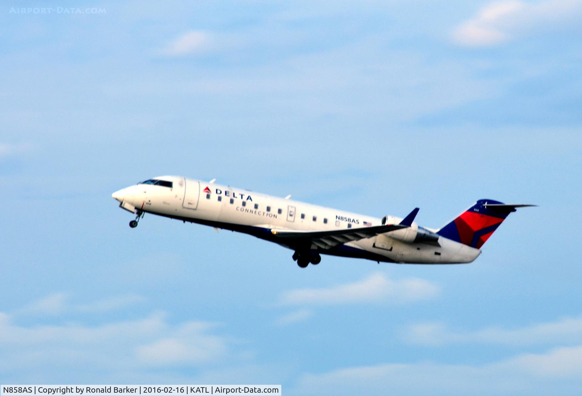 N858AS, 2000 Bombardier CRJ-200ER (CL-600-2B19) C/N 7417, Takeoff Atlanta