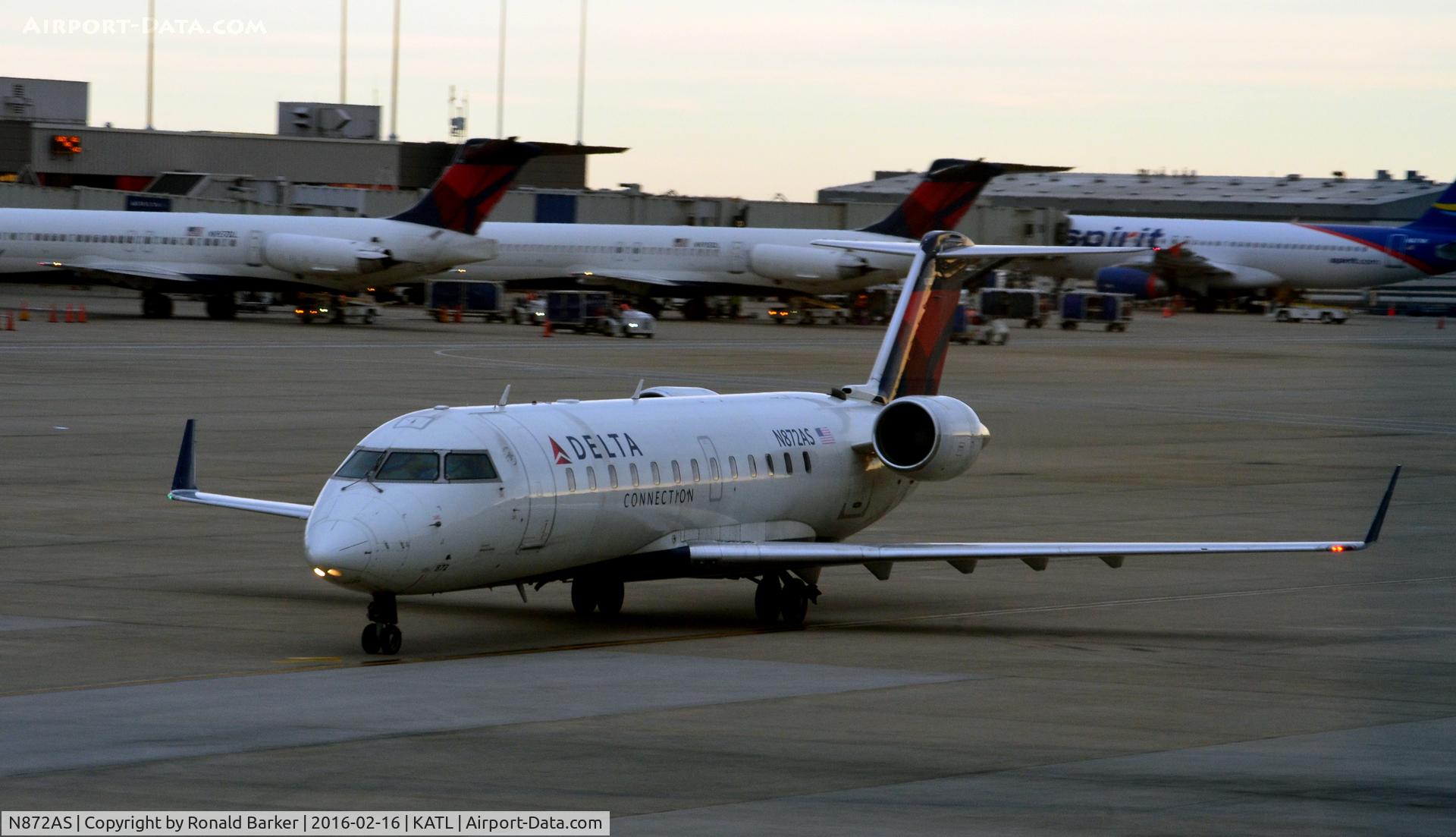 N872AS, 2001 Bombardier CRJ-200ER (CL-600-2B19) C/N 7542, Taxi Atlanta