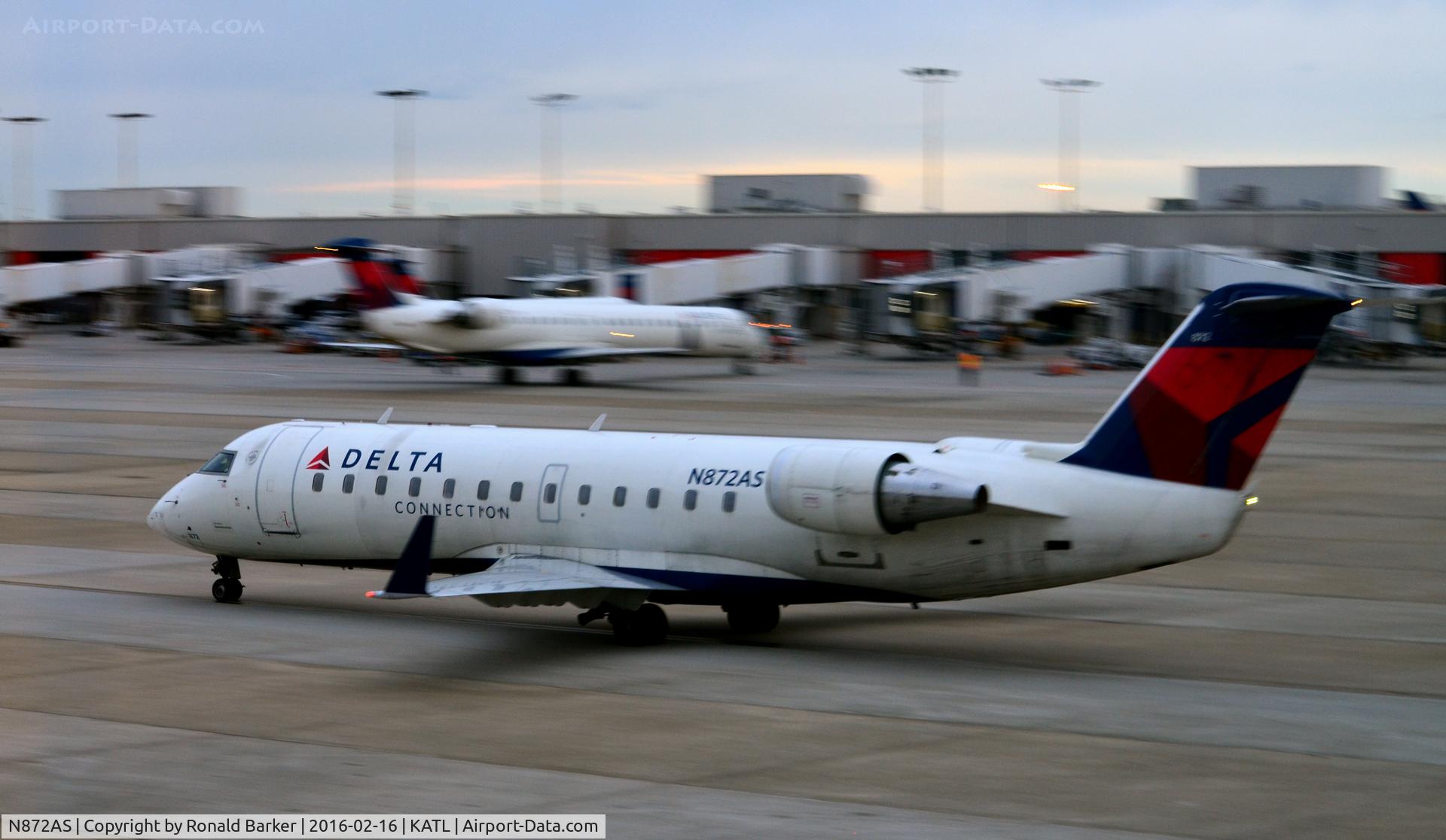 N872AS, 2001 Bombardier CRJ-200ER (CL-600-2B19) C/N 7542, Taxi Atlanta