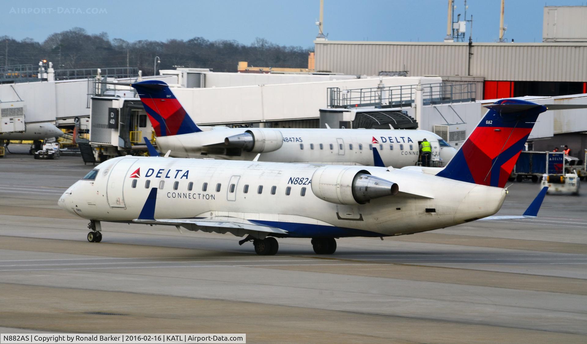 N882AS, 2001 Bombardier CRJ-200ER (CL-600-2B19) C/N 7503, Taxi Atlanta