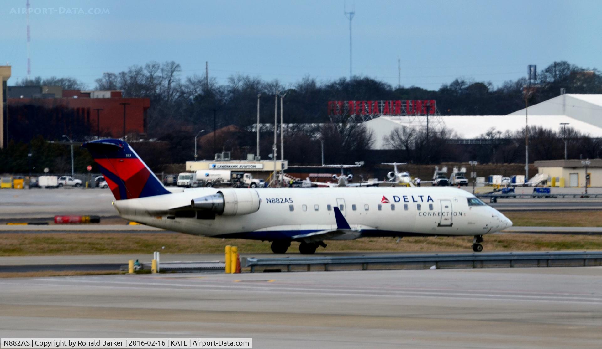 N882AS, 2001 Bombardier CRJ-200ER (CL-600-2B19) C/N 7503, Taxi Atlanta