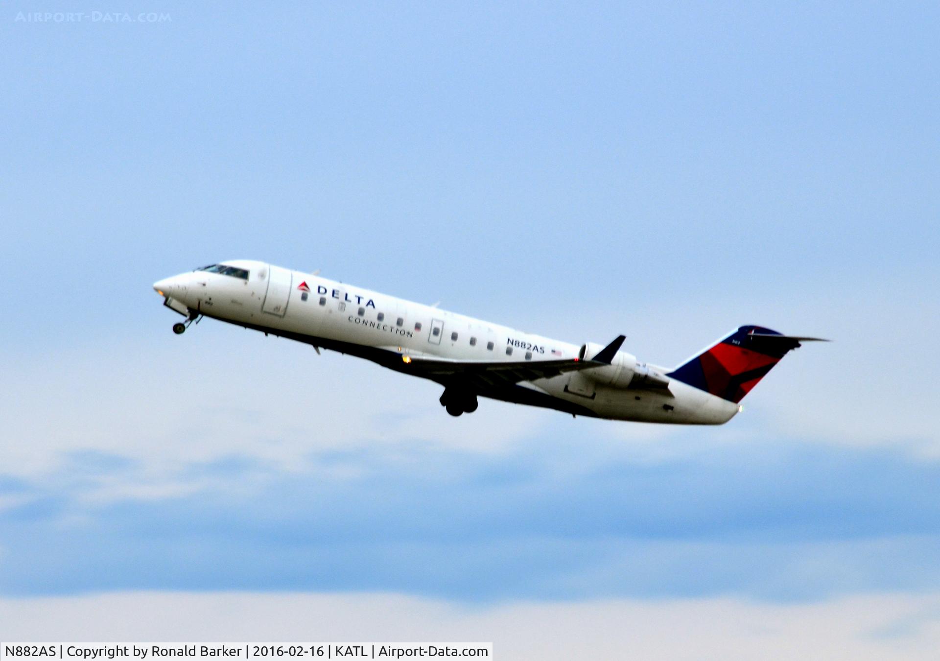 N882AS, 2001 Bombardier CRJ-200ER (CL-600-2B19) C/N 7503, Takeoff Atlanta