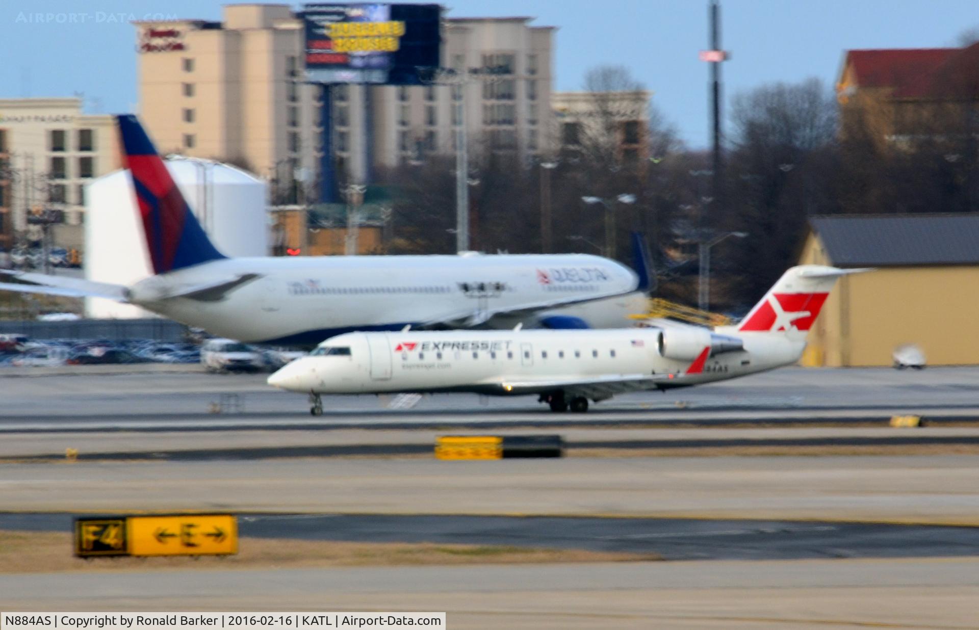 N884AS, 2001 Bombardier CRJ-200ER (CL-600-2B19) C/N 7513, Landing Atlanta