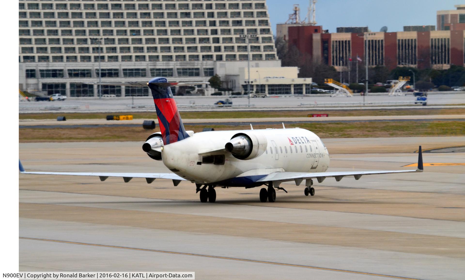 N900EV, 2002 Bombardier CRJ-200ER (CL-600-2B19) C/N 7608, Taxi Atlanta