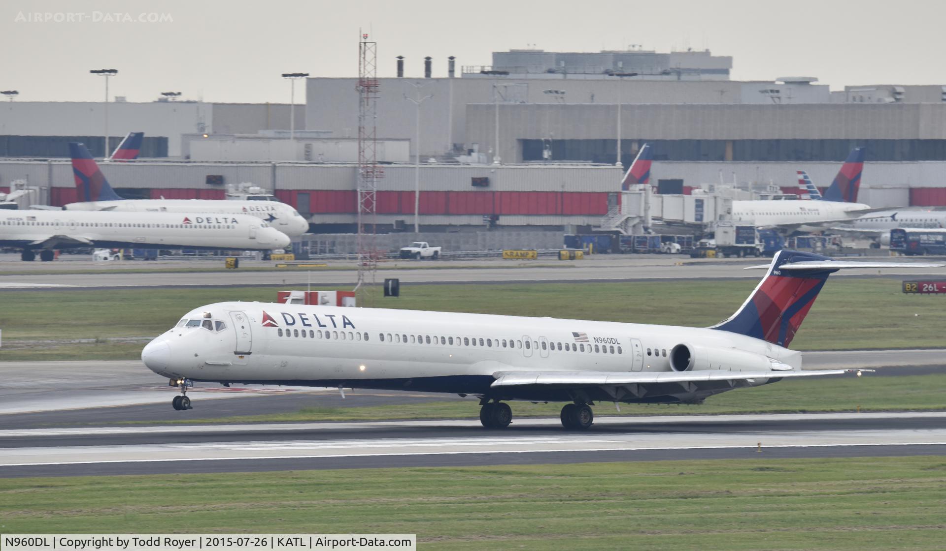 N960DL, 1990 McDonnell Douglas MD-88 C/N 49979, arriving at Atlanta