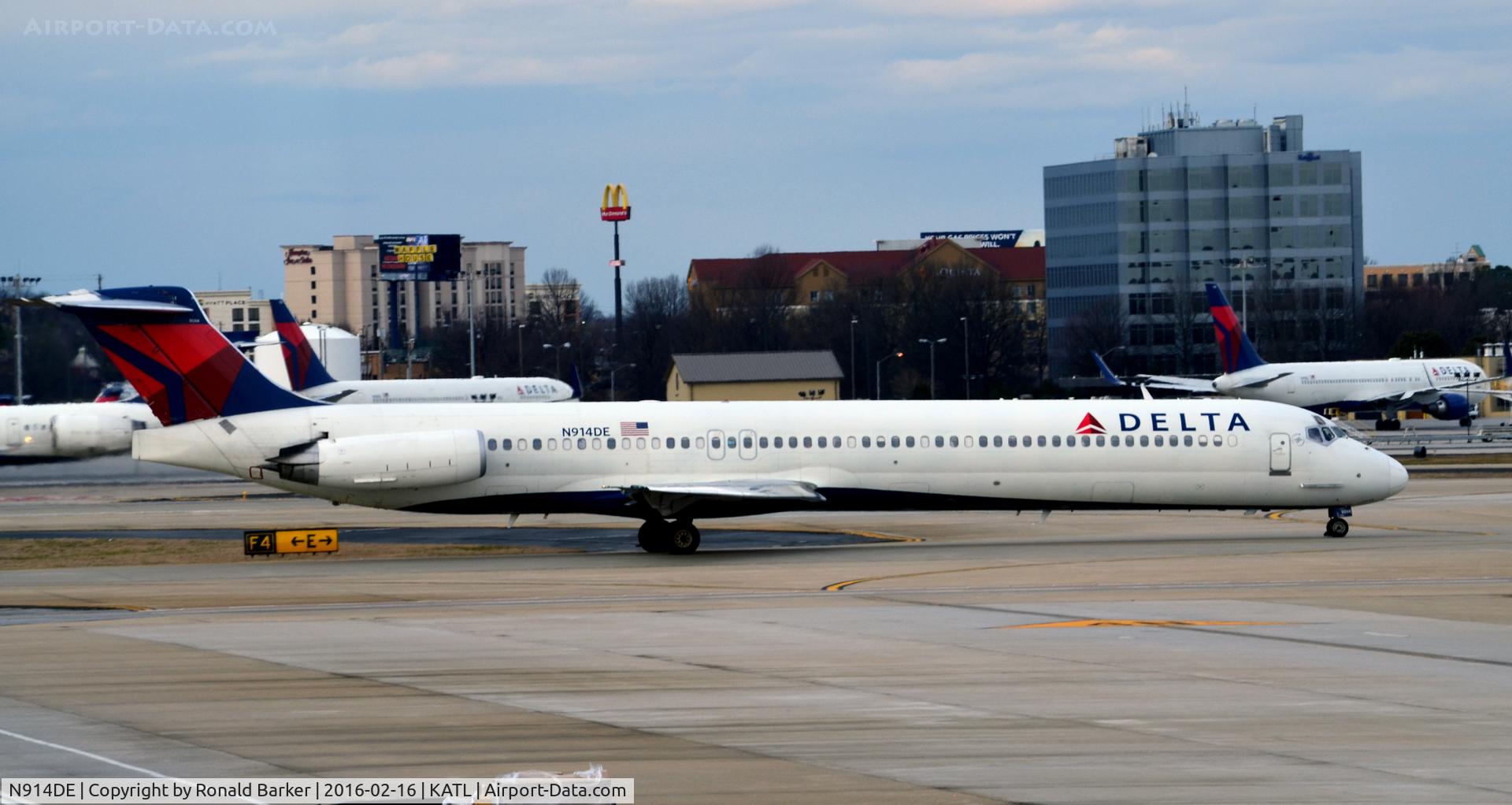N914DE, 1993 McDonnell Douglas MD-88 C/N 49957, Taxi Atlanta