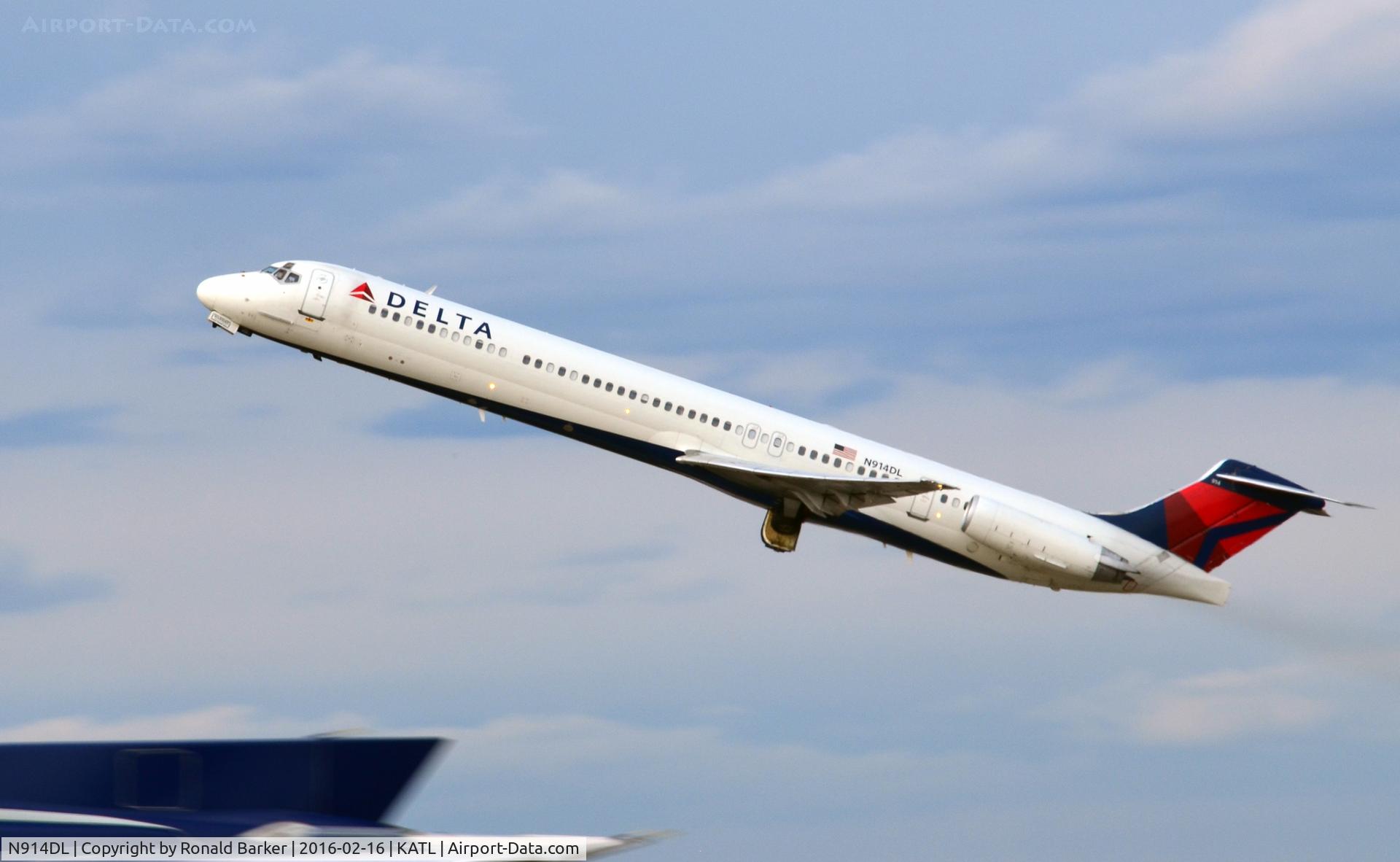 N914DL, 1988 McDonnell Douglas MD-88 C/N 49545, Takeoff Atlanta