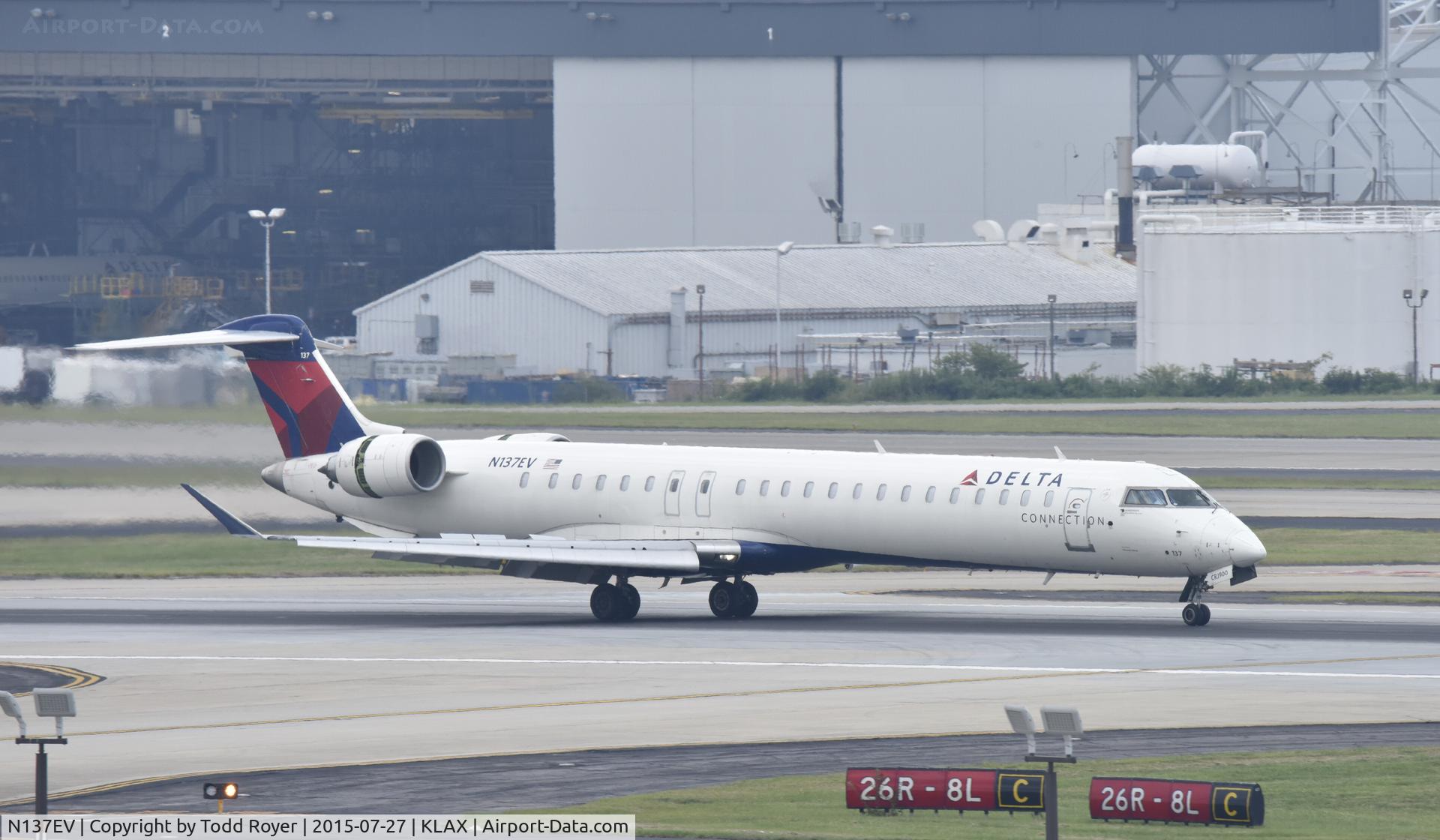 N137EV, 2009 Bombardier CRJ-900ER (CL-600-2D24) C/N 15227, Arriving at LAX