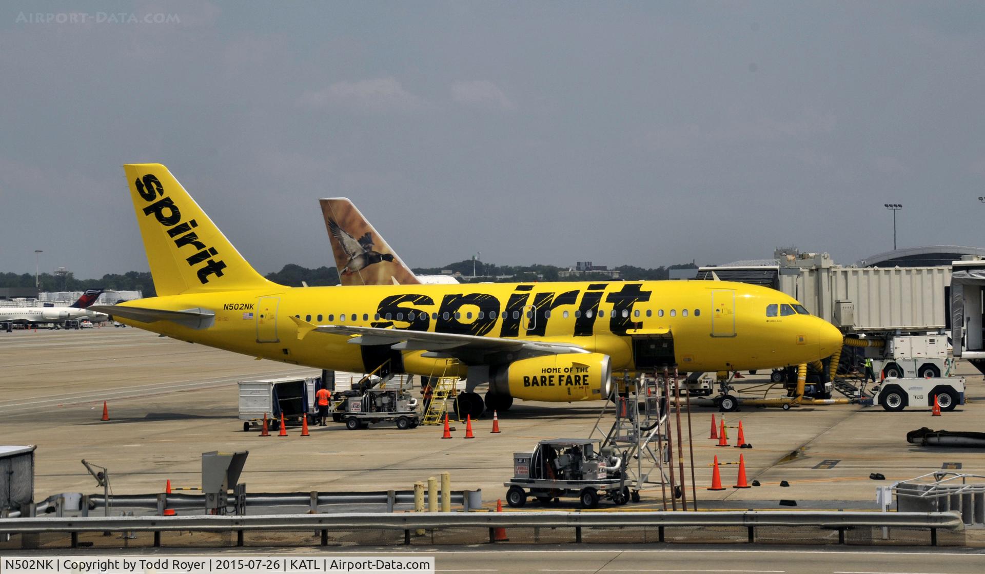 N502NK, 2005 Airbus A319-132 C/N 2433, Loading for the next flight at Atlanta