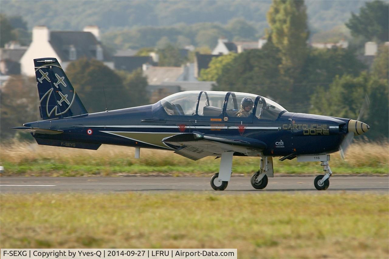 F-SEXG, Socata TB-30 Epsilon C/N 90, Socata TB30 Epsilon (F-SEYG), French Air Force Aerobatics Team Cartouche Doré, Morlaix-Ploujean airport (LFRU-MXN) Air show 2014