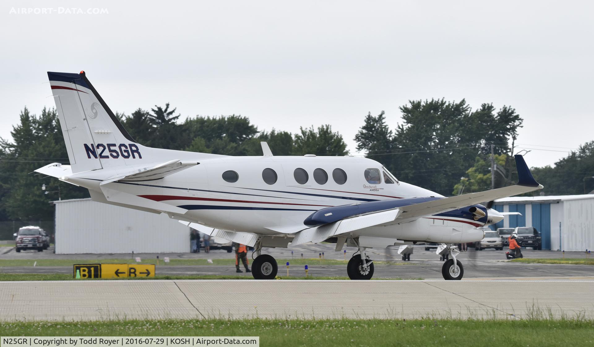 N25GR, 1996 Raytheon C90A King Air C/N LJ-1440, Airventure 2016