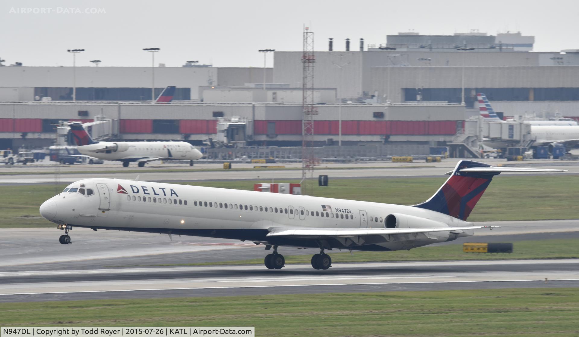N947DL, 1989 McDonnell Douglas MD-88 C/N 49878, Arriving at Atlanta
