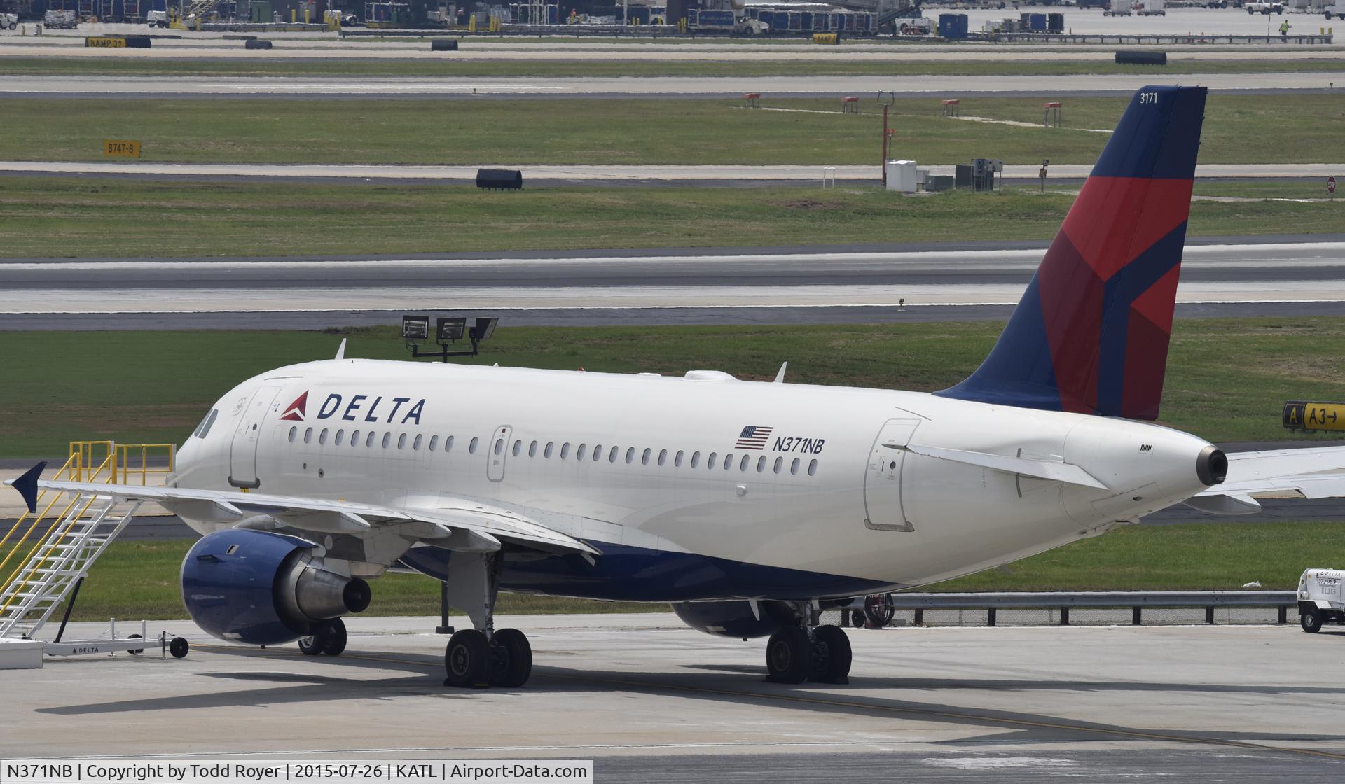 N371NB, 2003 Airbus A319-114 C/N 2095, Waiting at Atlanta