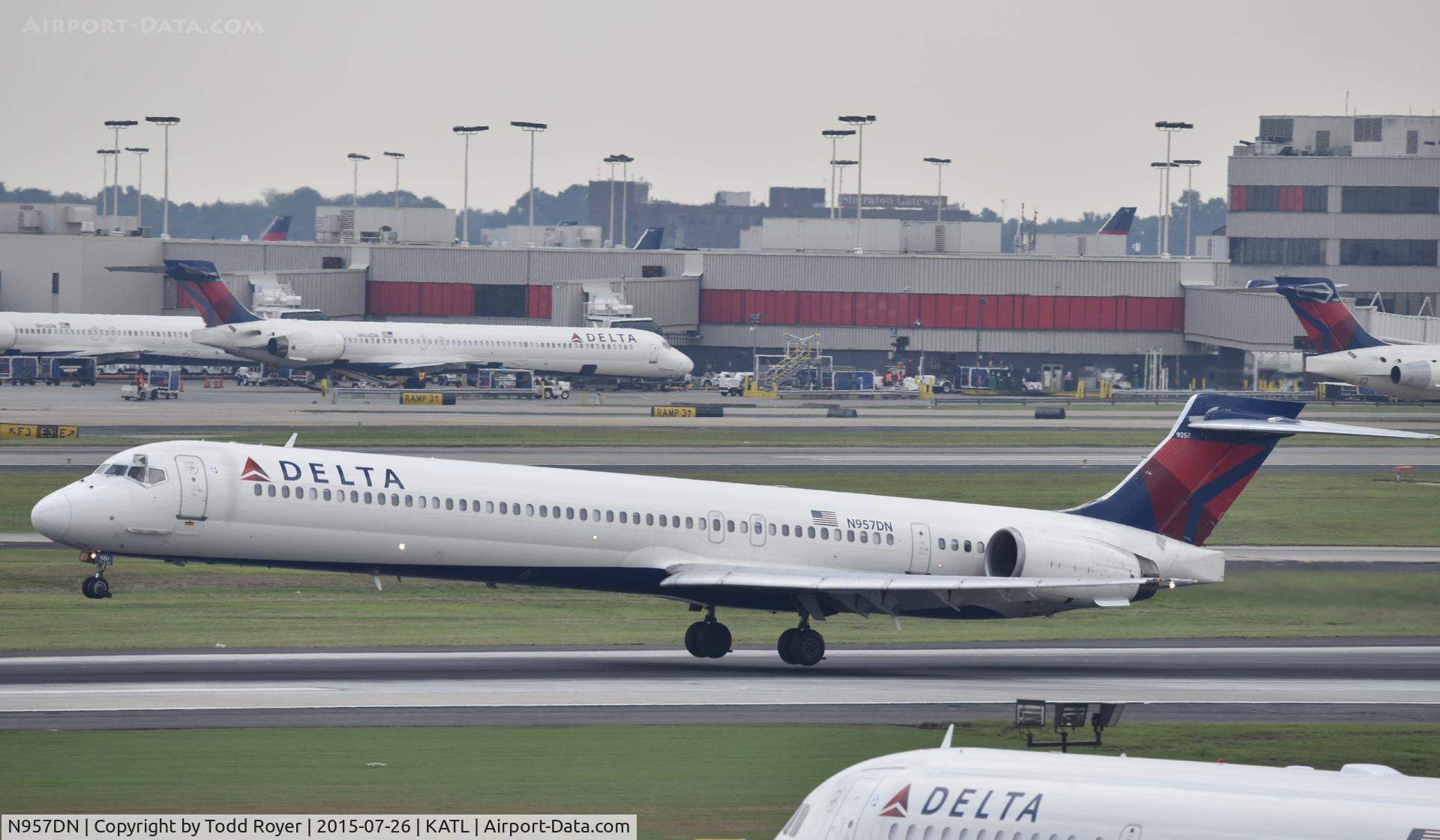 N957DN, 1997 McDonnell Douglas MD-90-30 C/N 53527, Arriving at Atlanta