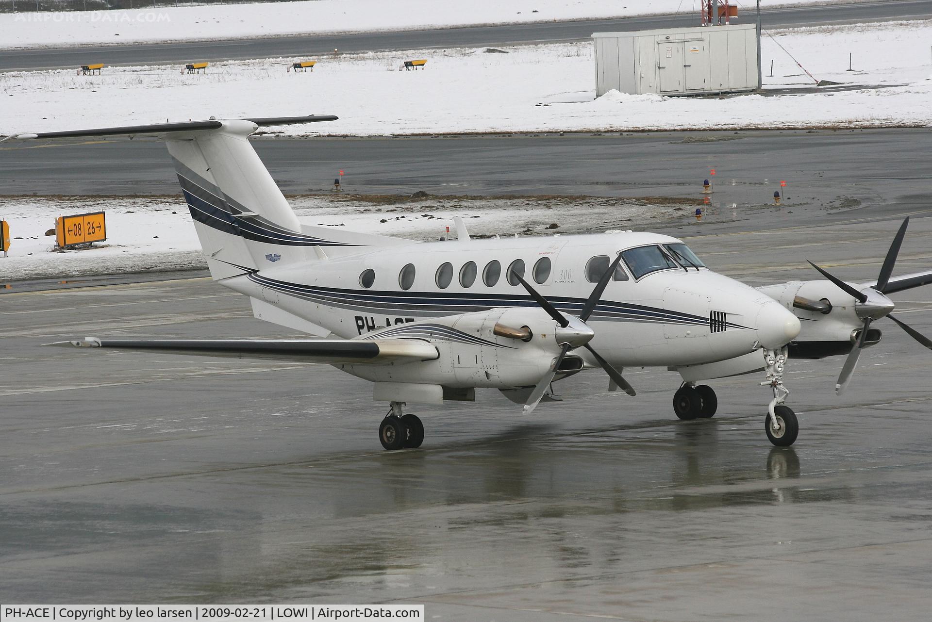 PH-ACE, 1985 Beech 300 C/N FA-80, Innsbruck 21.2.2009