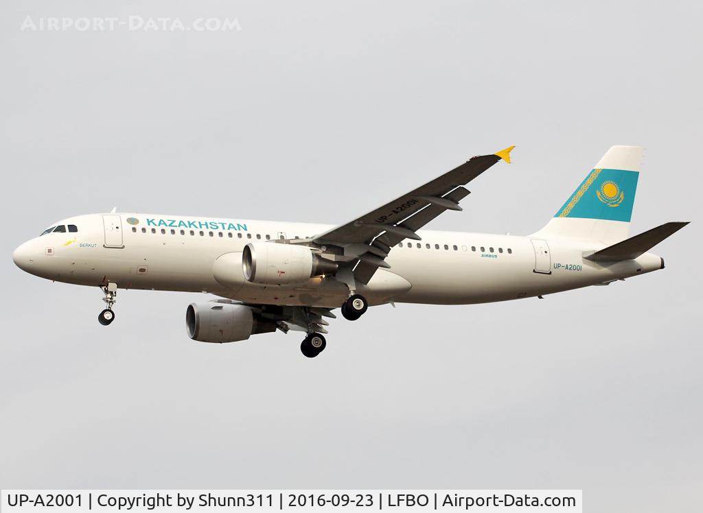 UP-A2001, 2007 Airbus A320-214 C/N 3199, Landing rwy 32L