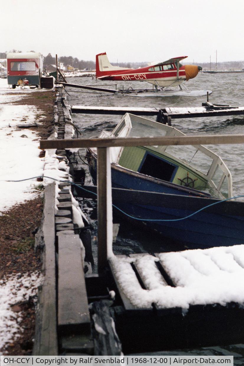 OH-CCY, Cessna A185E Skywagon 185 C/N 185-1352, Mariehamn, Östra hamnen (East harbour).