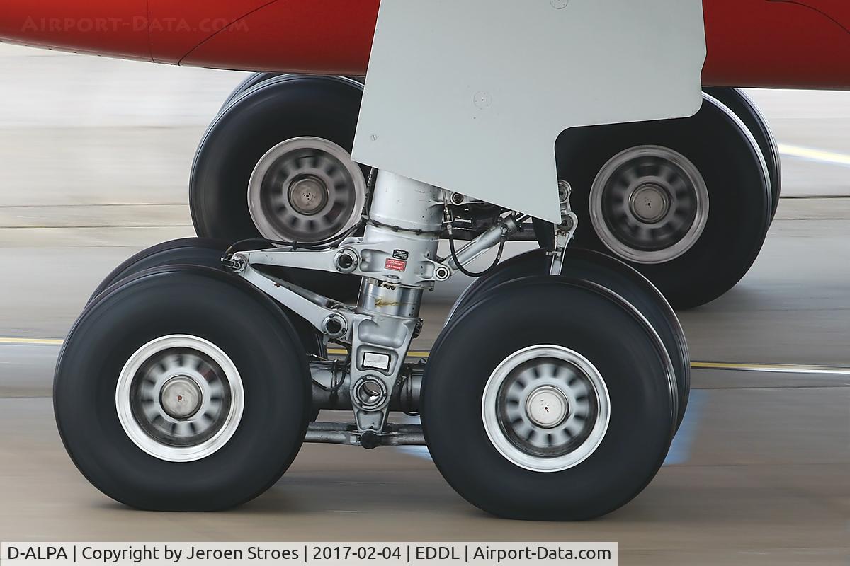 D-ALPA, 2001 Airbus A330-223 C/N 403, landing gear