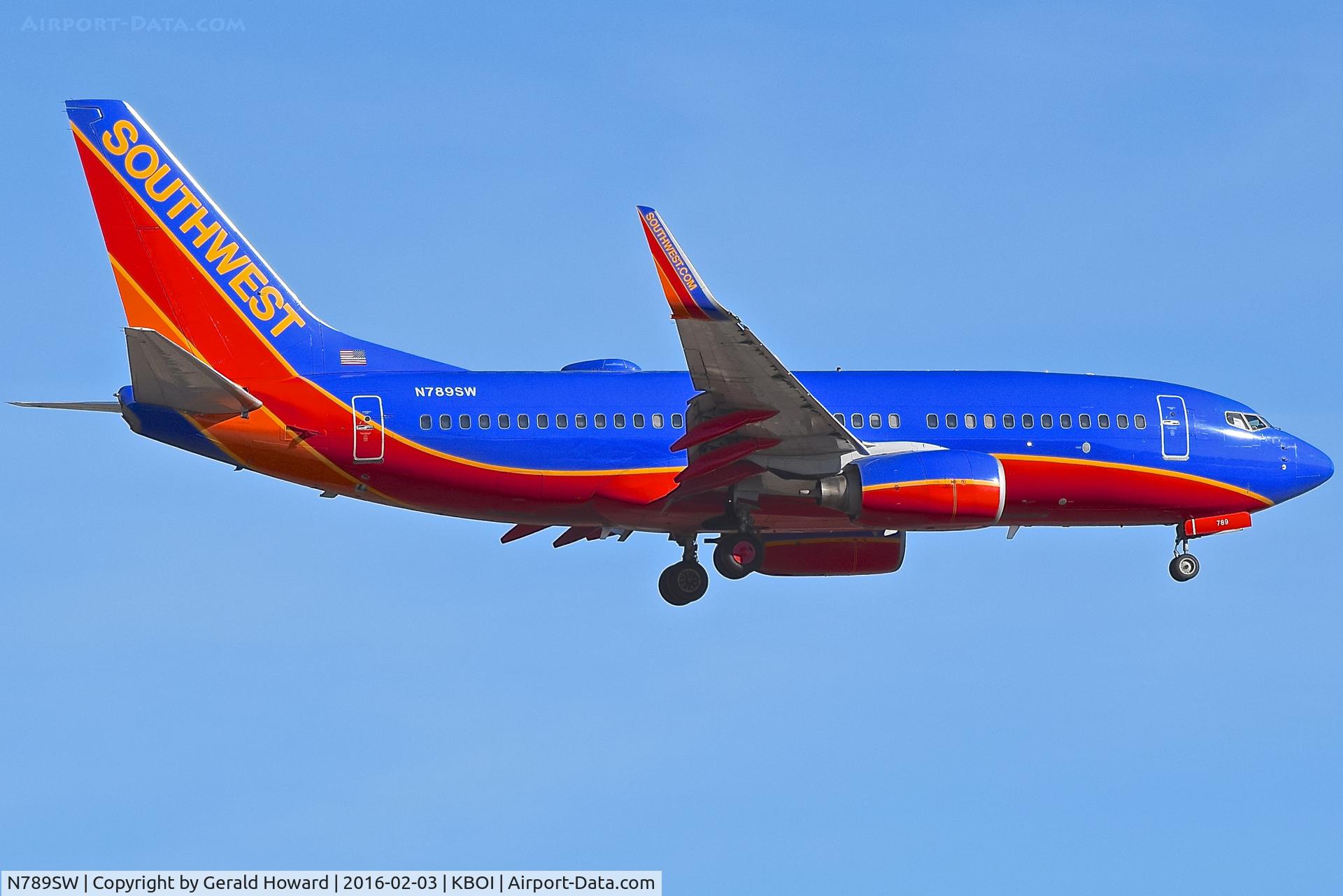 N789SW, 2000 Boeing 737-7H4 C/N 29816, Landing RWY 10L.