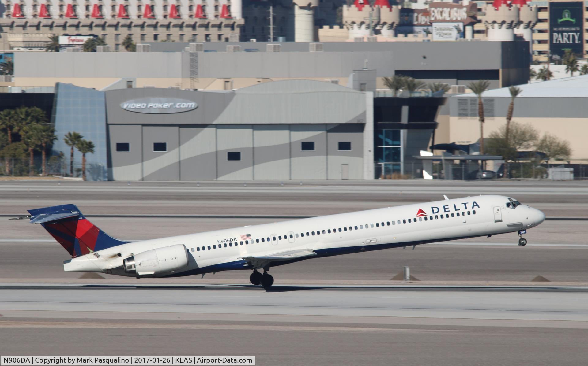 N906DA, 1995 McDonnell Douglas MD-90-30 C/N 53386, MD-90-30