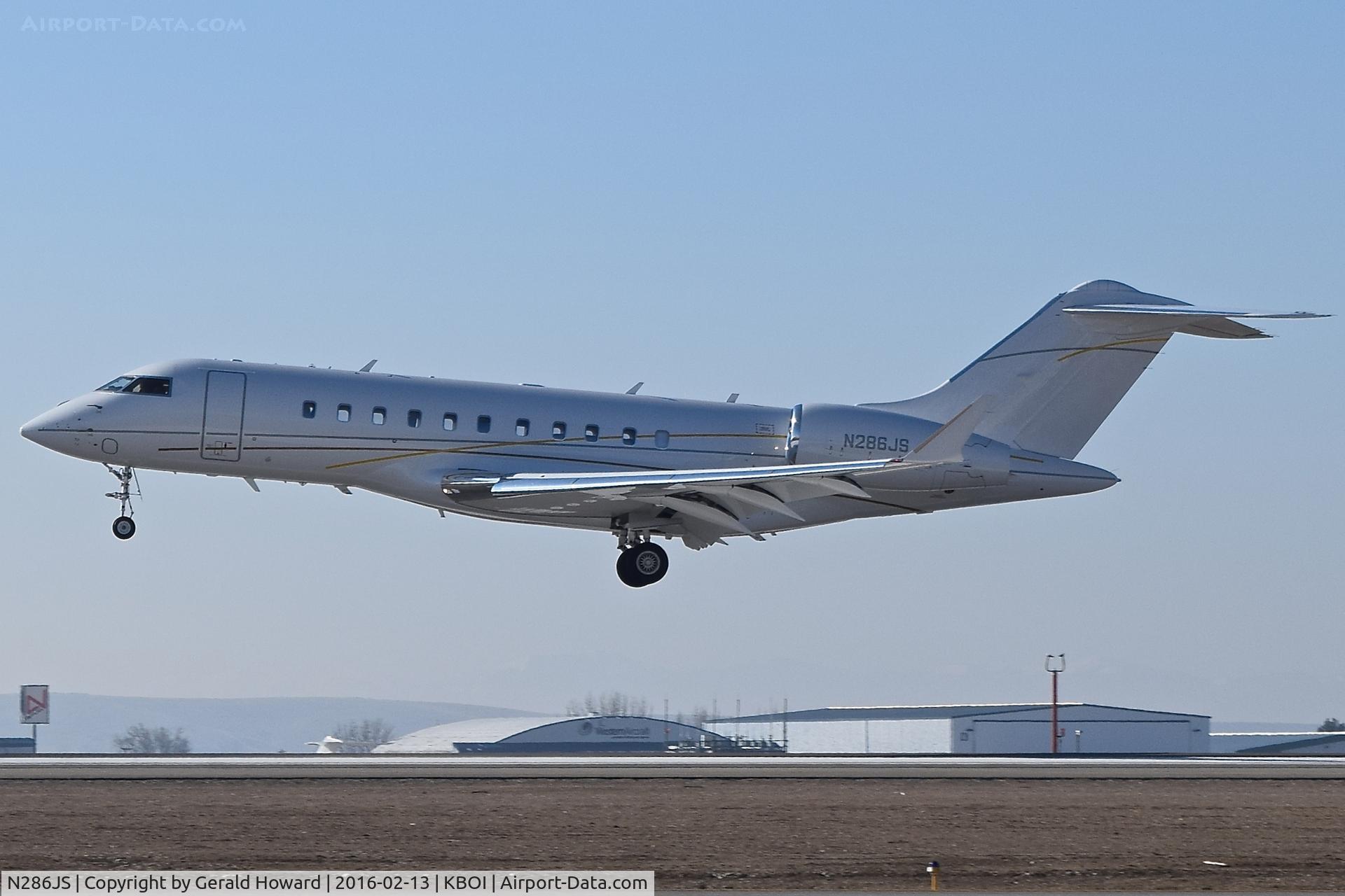 N286JS, 2012 Bombardier BD-700 1A11 Global 5000 C/N 9492, Landing RWY 10L.