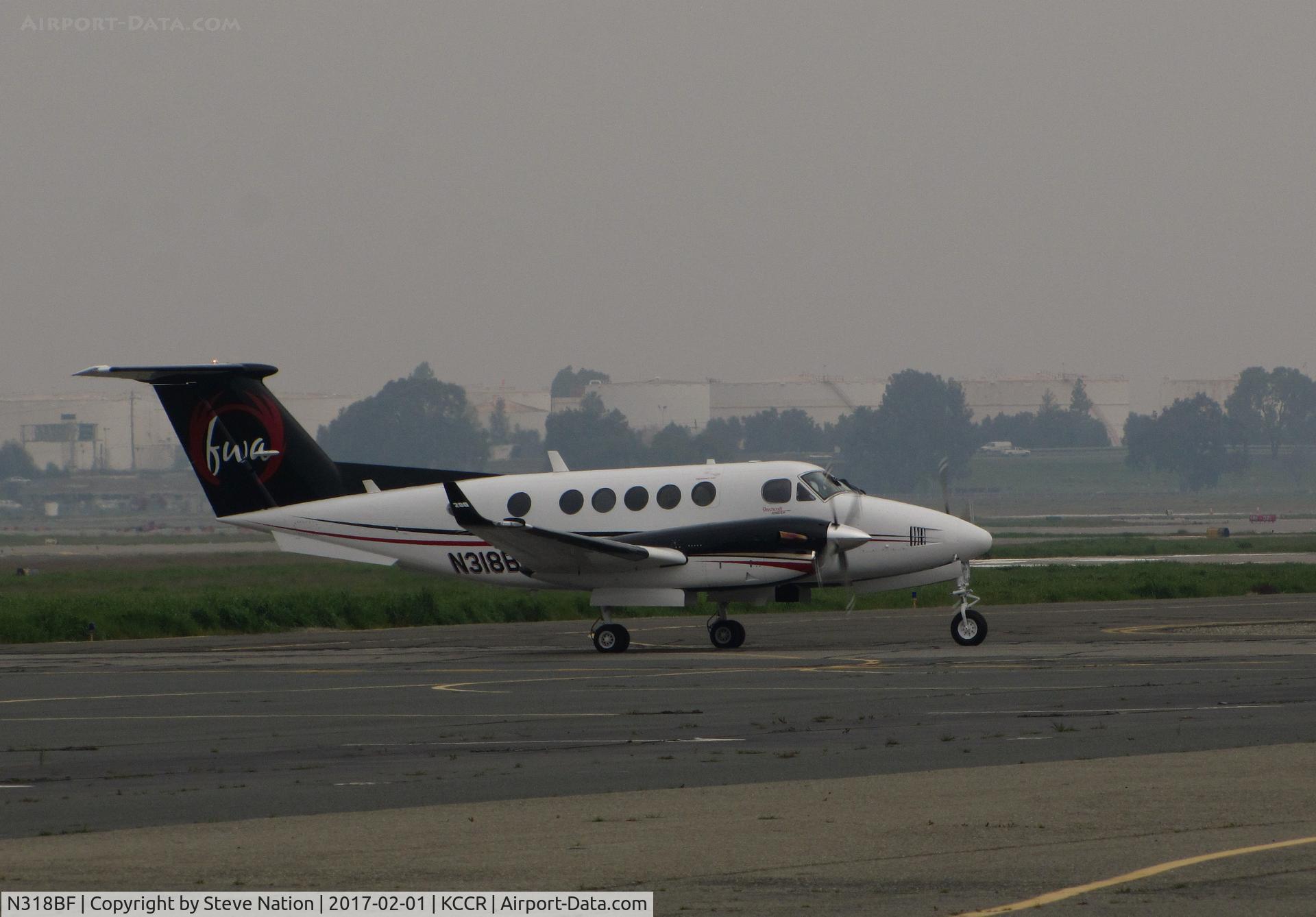 N318BF, 1997 Raytheon B200 King Air C/N BB-1571, FWA LLC (Stockton, CA) 1997 Raytheon Aircraft B200 arriving at foggy Buchanan Field (Concord, CA)