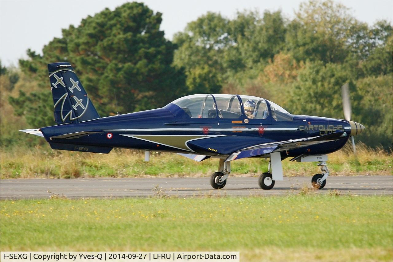 F-SEXG, Socata TB-30 Epsilon C/N 90, Socata TB30 Epsilon (F-SEYG), French Air Force Aerobatics Team Cartouche Doré, Morlaix-Ploujean airport (LFRU-MXN) Air show 2014