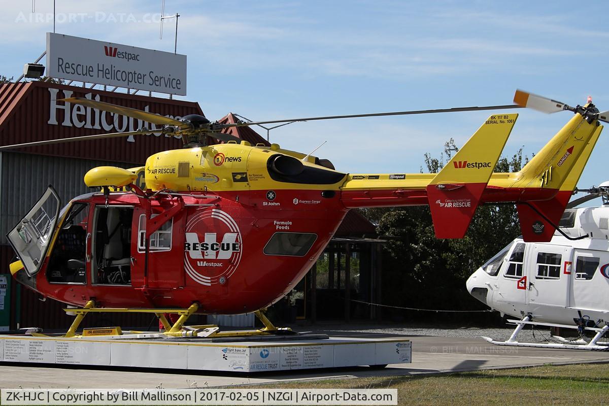 ZK-HJC, MBB-Kawasaki BK-117B-2 C/N 1061, READY FOR REFUEL