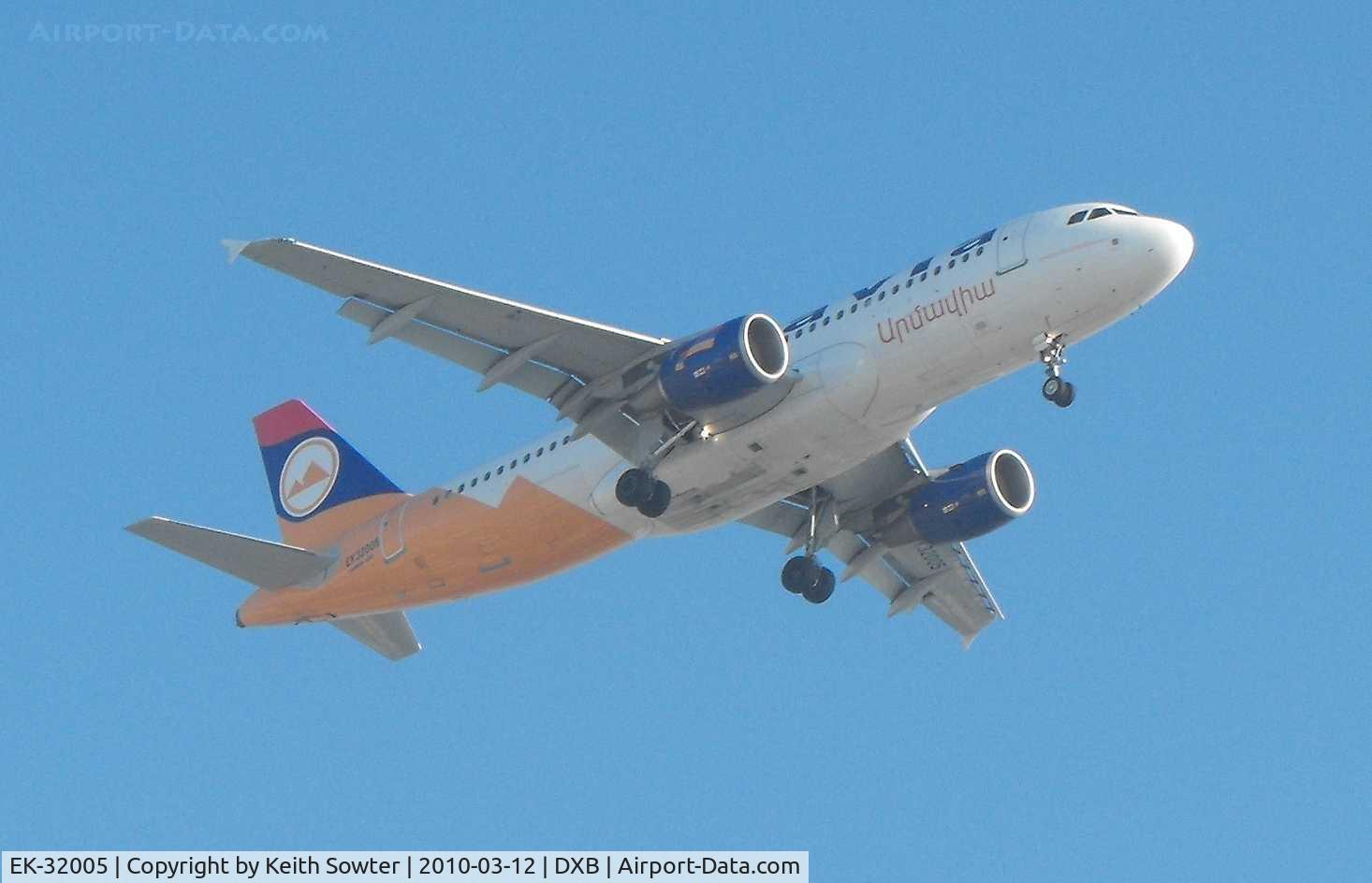 EK-32005, 2008 Airbus A320-214 C/N 3492, Long finals