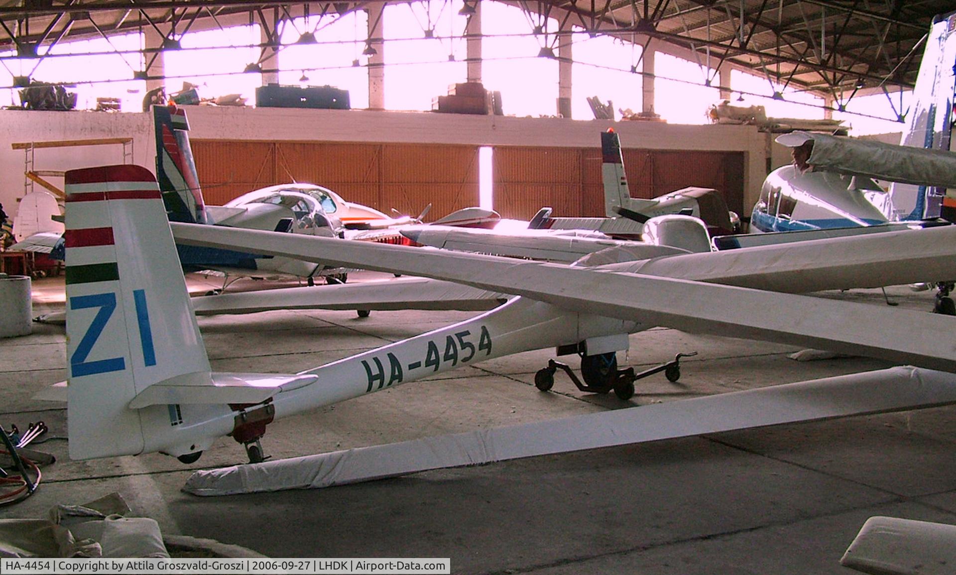 HA-4454, 1984 PZL-Bielsko SZD-42-2 Jantar 2B C/N B-1322, Dunakeszi Airport, Hungary