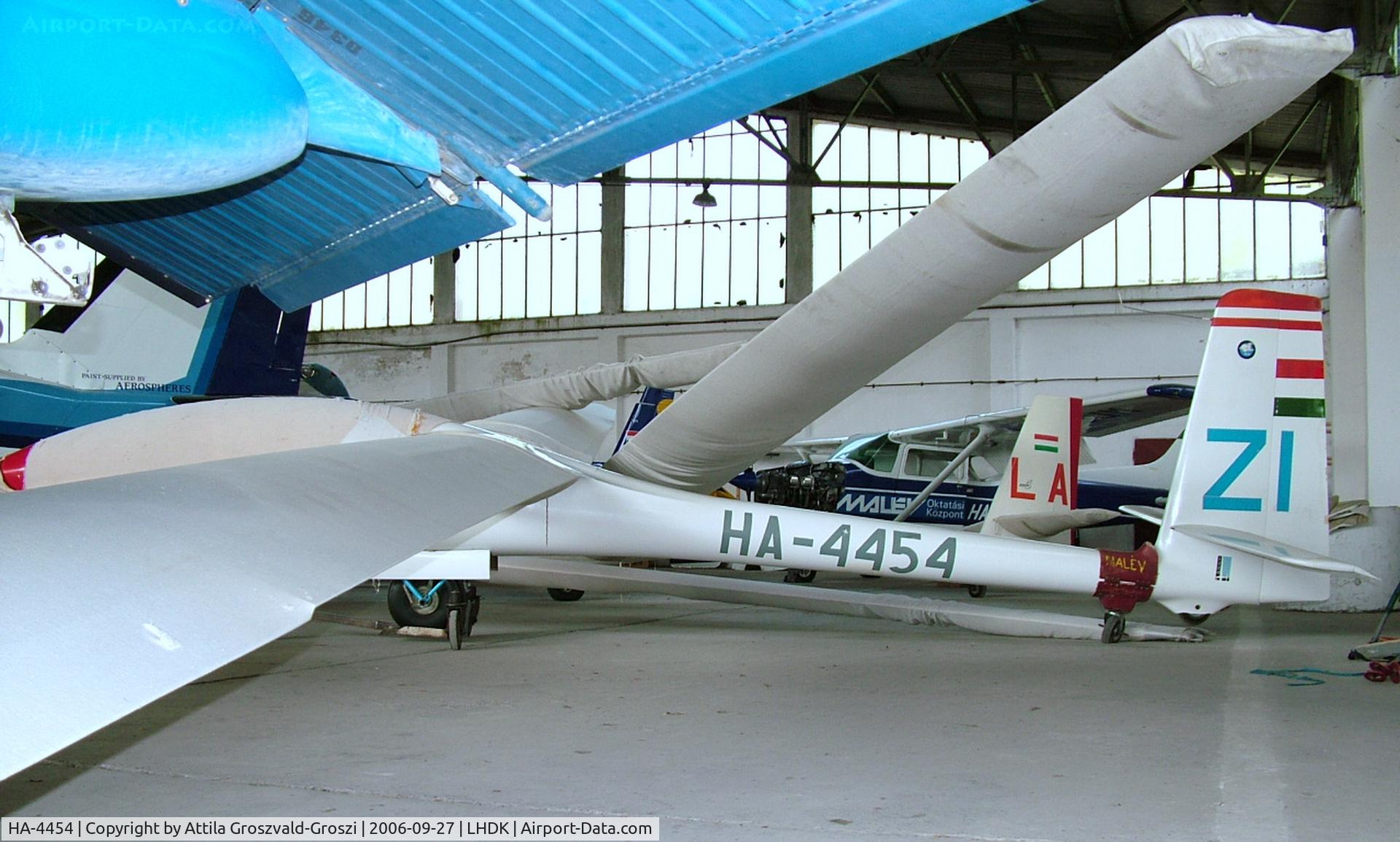HA-4454, 1984 PZL-Bielsko SZD-42-2 Jantar 2B C/N B-1322, Dunakeszi Airport, Hungary