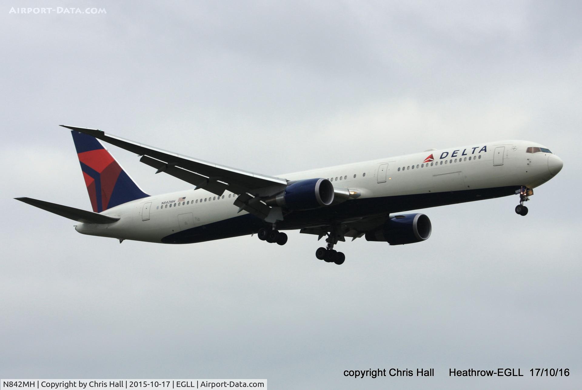 N842MH, 2001 Boeing 767-432/ER C/N 29715, Delta