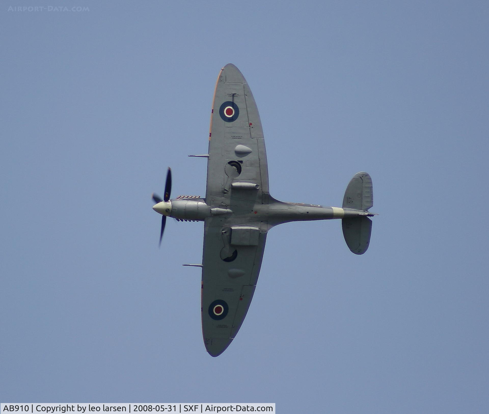 AB910, Supermarine 349 Spitfire LF.Vb C/N CBAF.1061, Berlin Air Show 31.5.2008