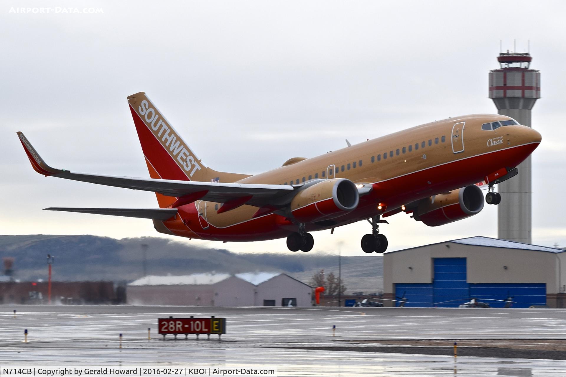 N714CB, 1998 Boeing 737-7H4 C/N 27848, Departing RWY 28R.