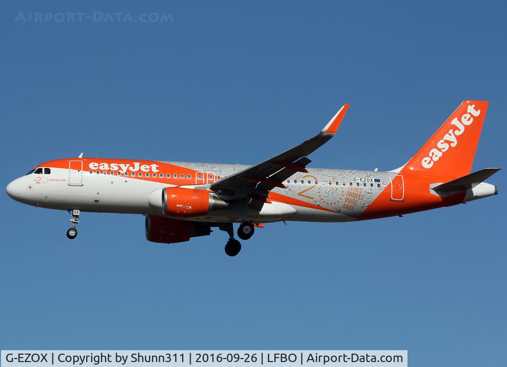 G-EZOX, 2015 Airbus A320-214 C/N 6837, Landing rwy 32L with special c/s