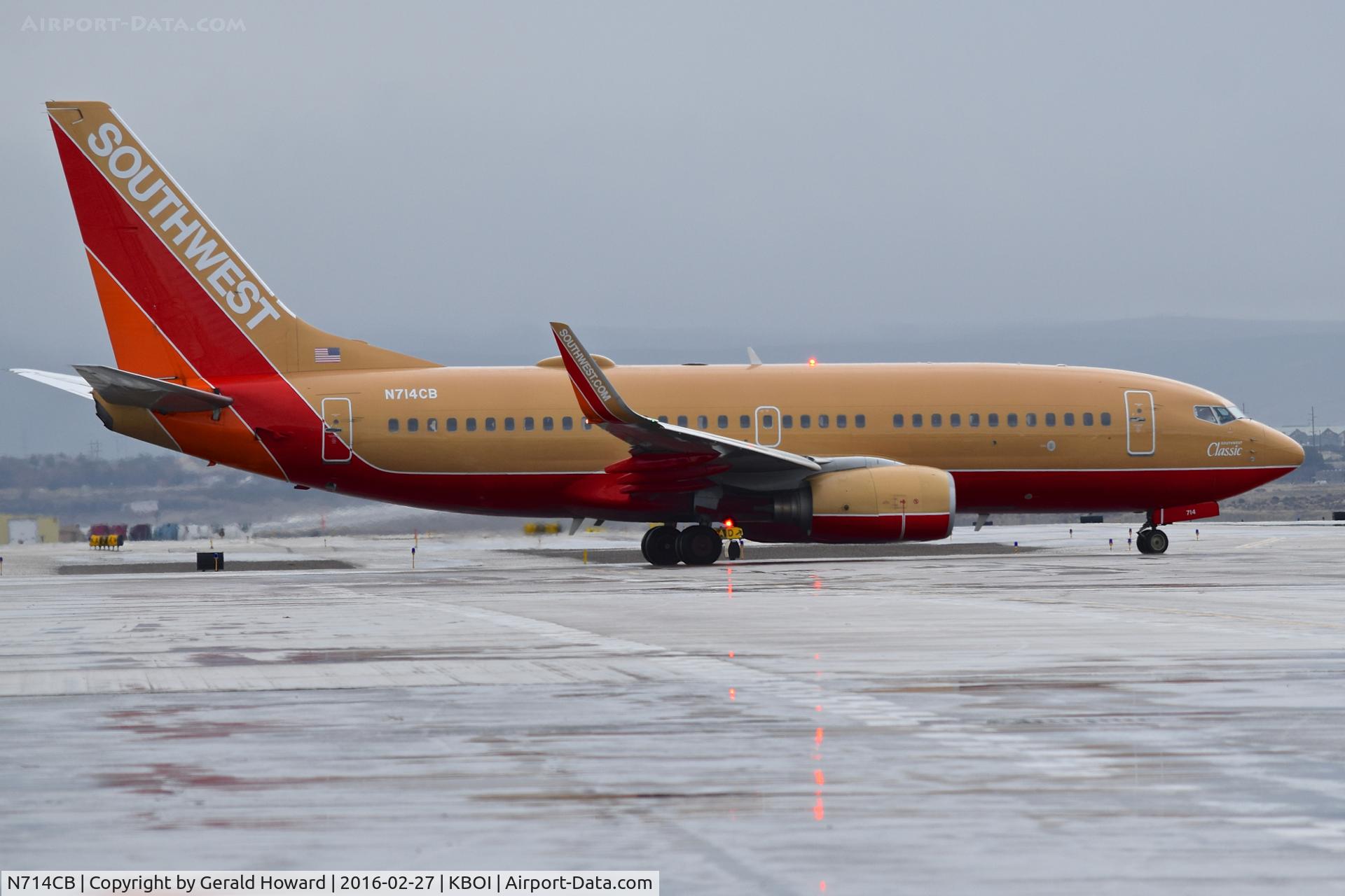 N714CB, 1998 Boeing 737-7H4 C/N 27848, Taxi out from the ramp.