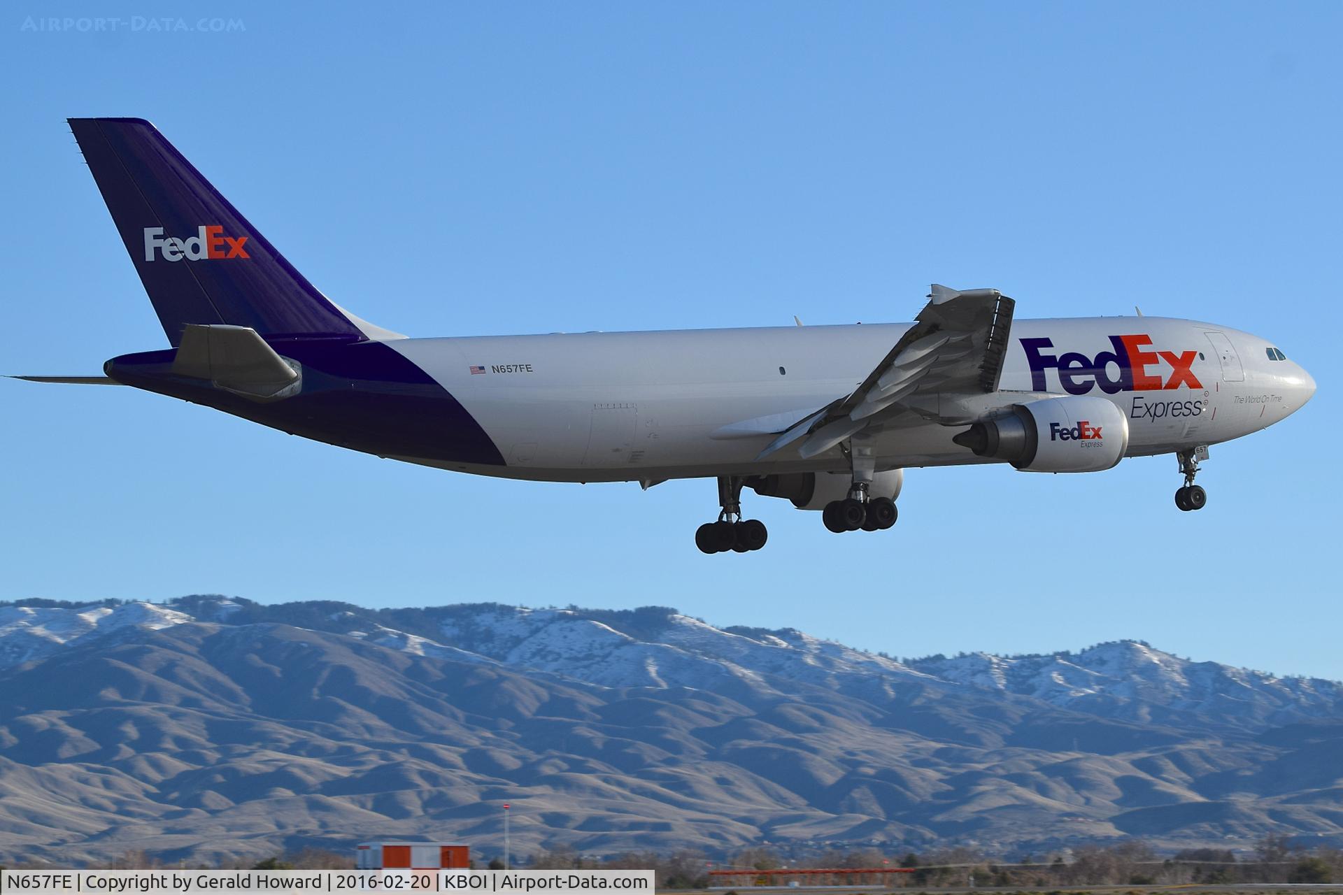 N657FE, 1995 Airbus A300F4-605R C/N 748, Over the numbers on RWY 10R.
