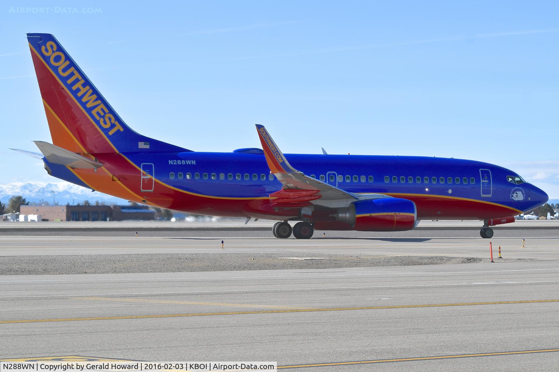 N288WN, 2007 Boeing 737-7H4 C/N 36611, Taxi to the gate.