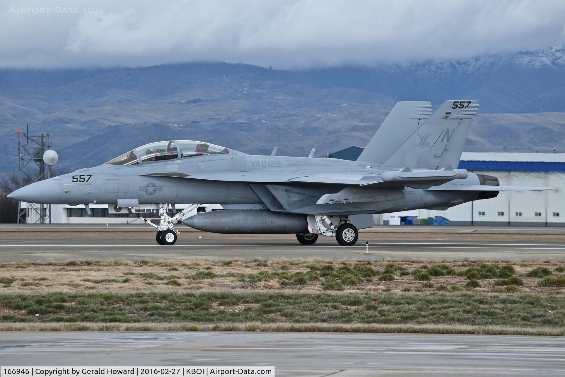 166946, Boeing EA-18G Growler C/N G-31, Landing roll out on RWY 28L.