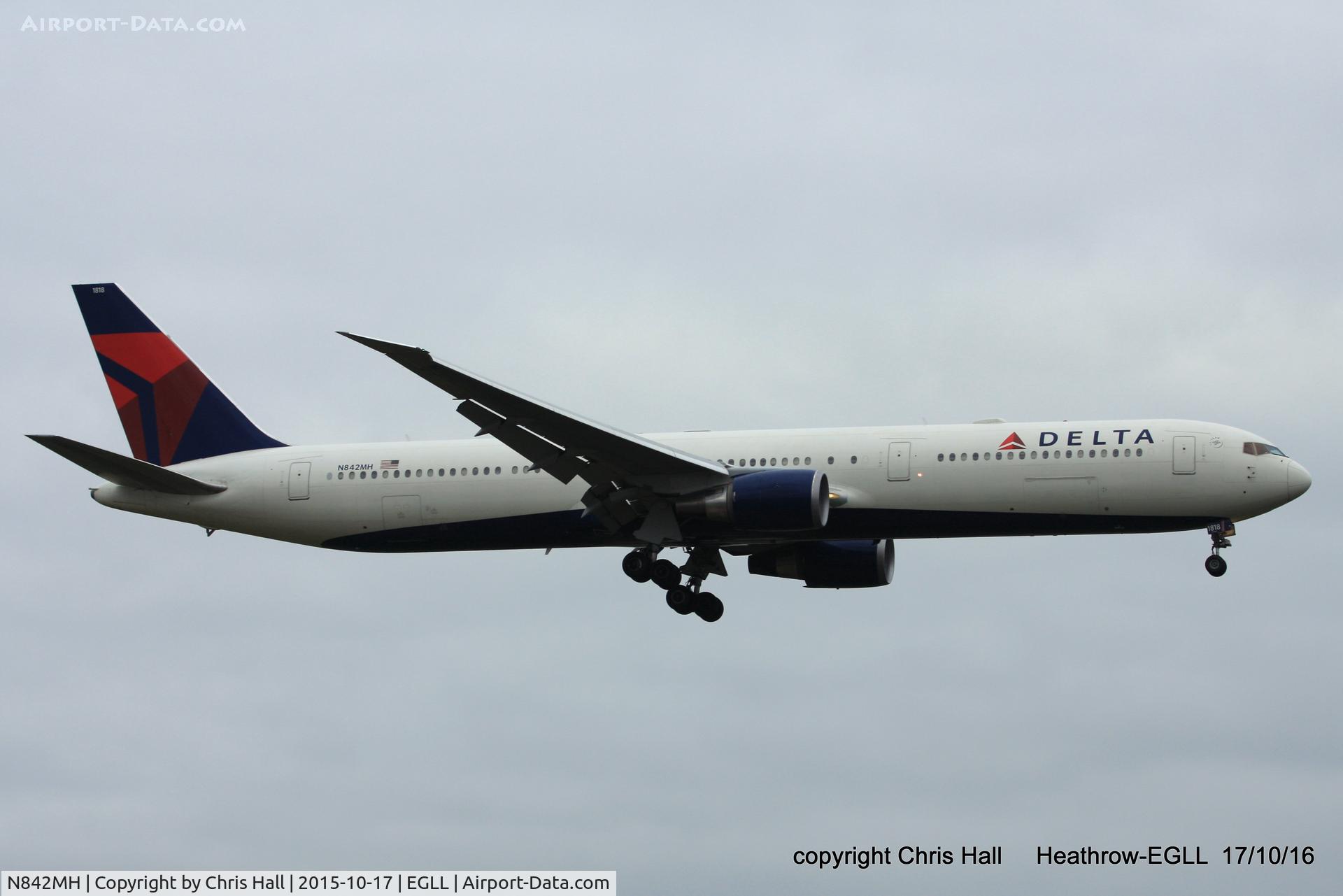 N842MH, 2001 Boeing 767-432/ER C/N 29715, Delta