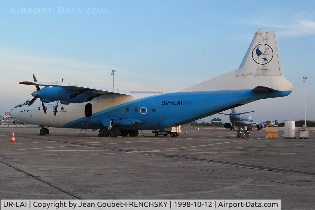 UR-LAI, 1968 Antonov An-12BP C/N 8345505, Volare Aircompany (fret Médecins Sans Frontiéres)