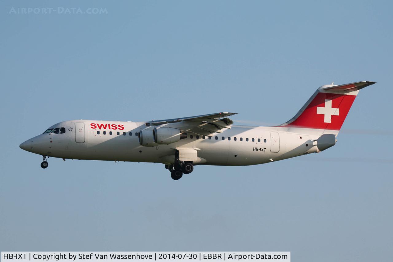 HB-IXT, 1995 British Aerospace Avro 146-RJ100 C/N E3259, Brussels International Airport.